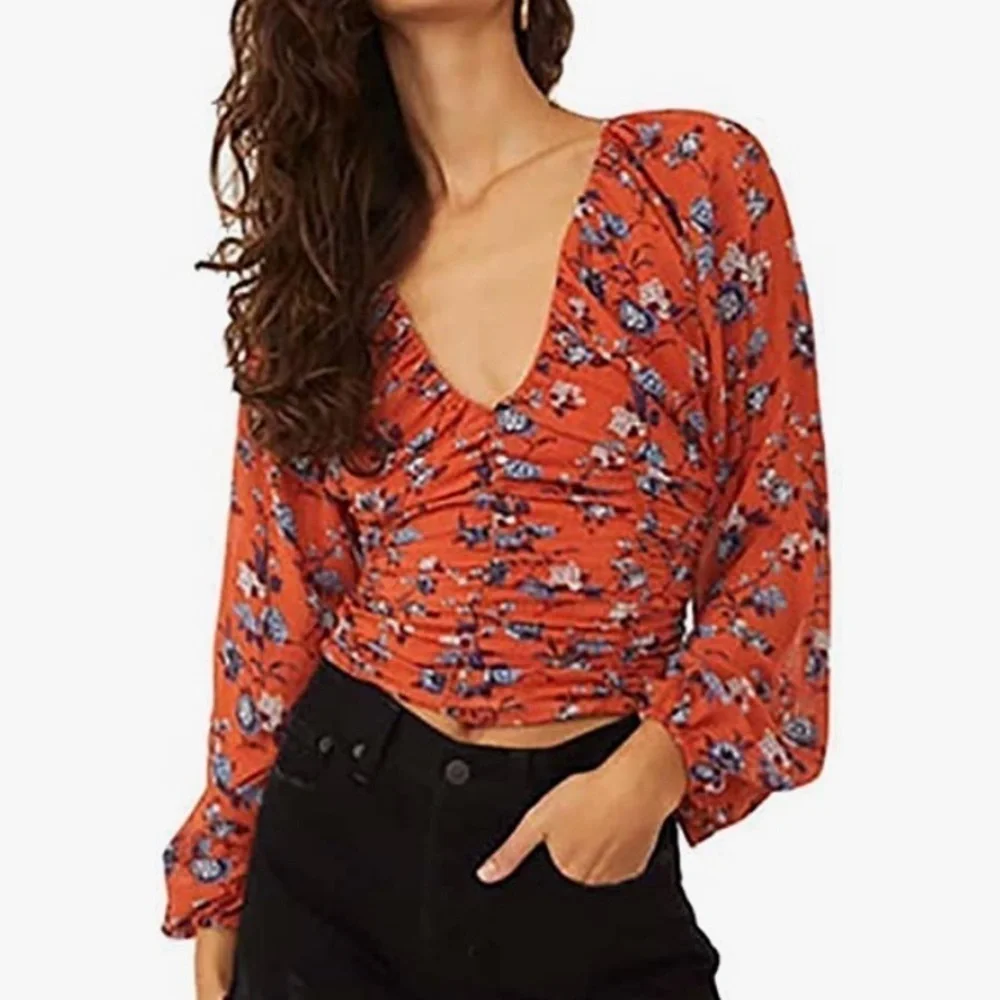 FREE People Blusa final rose floral, V-neck flowers